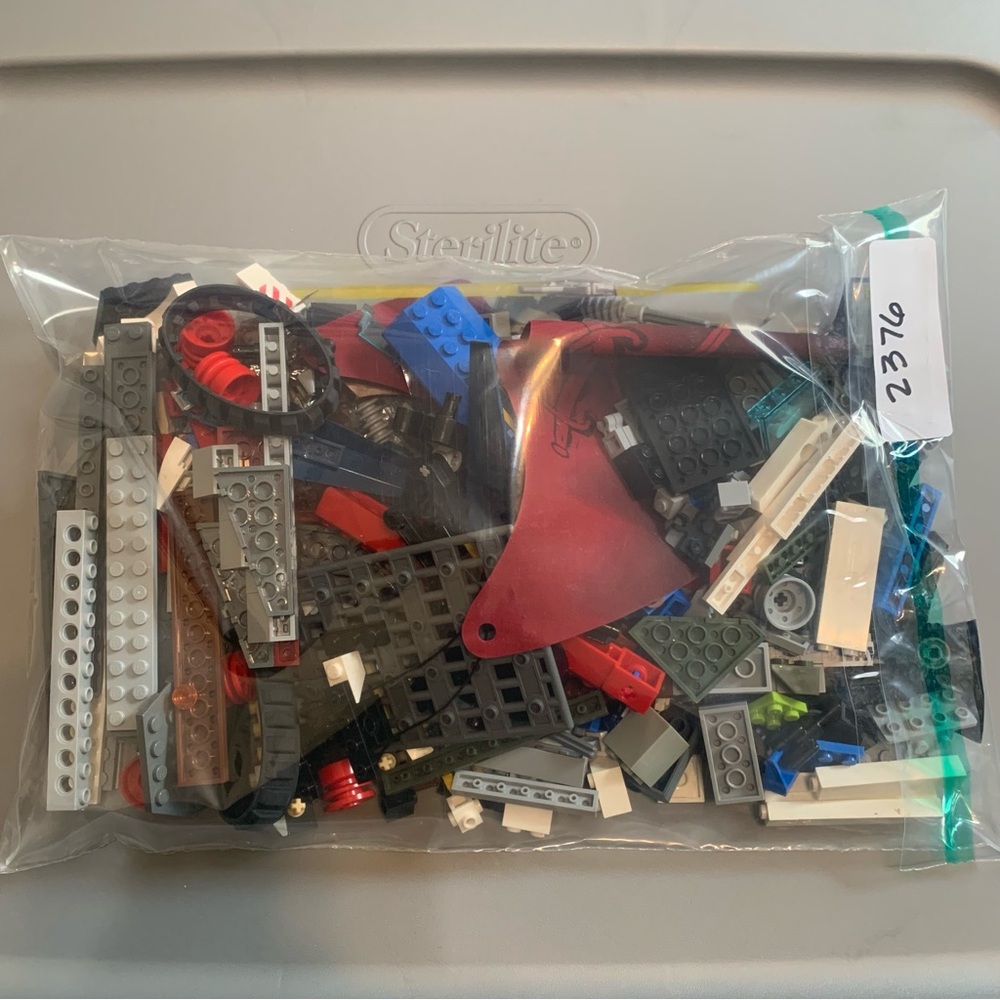 Legos 1 lb assorted
(2376)